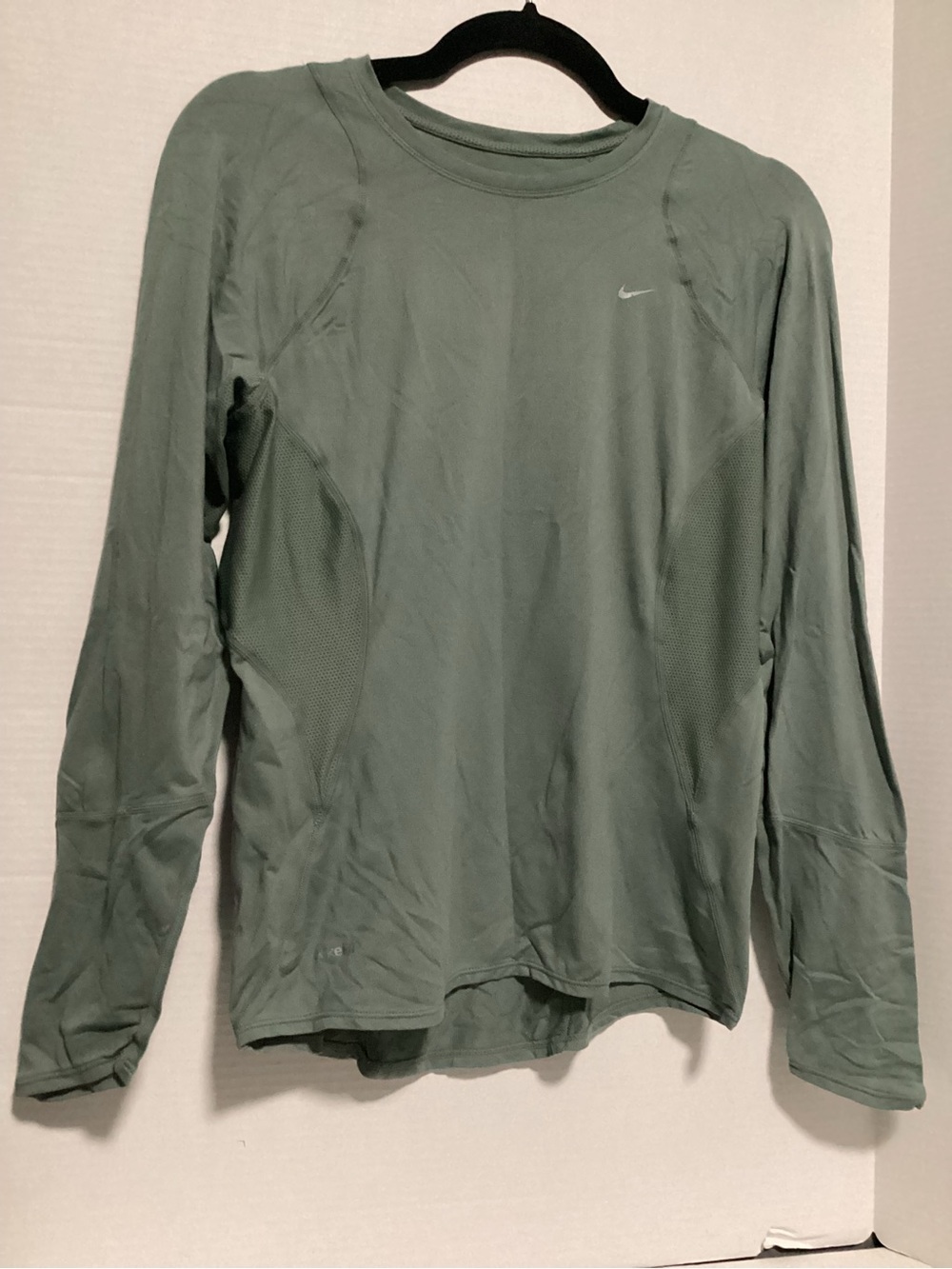 Nike Women’s Long Sleeve Performance Shirt - Sage Green M